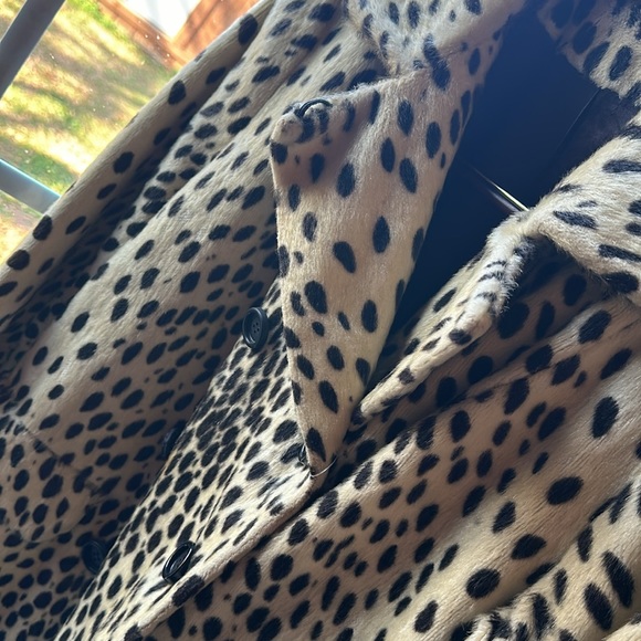 VINTAGE Fur Coat - Picture 5 of 11